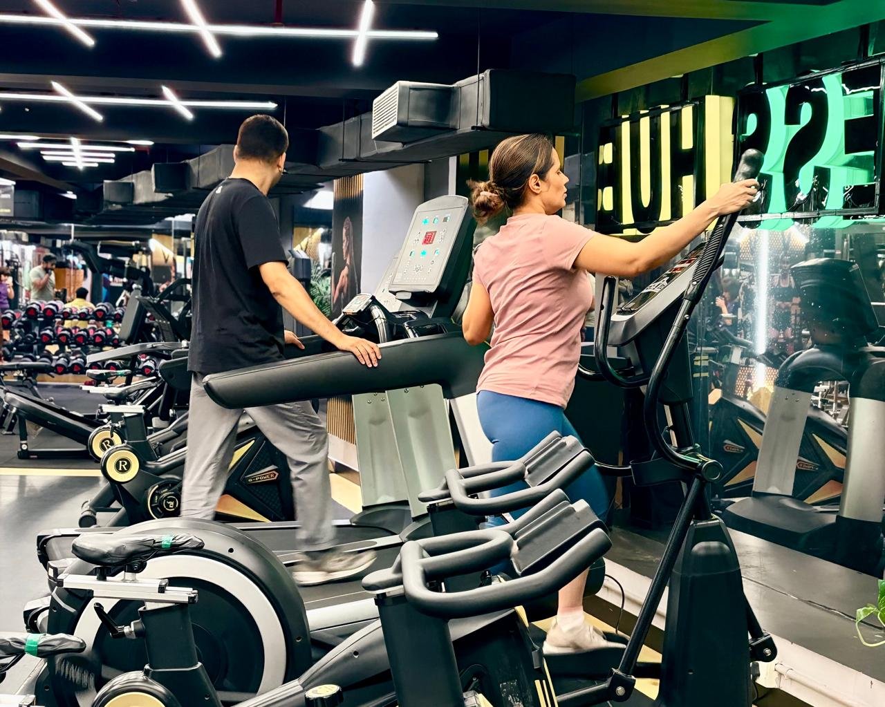 Dedicated cardio floor with treadmills and cross-trainers